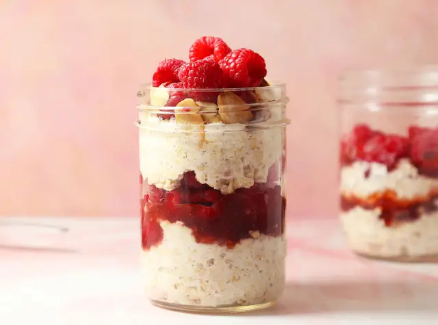 Raspberry almond overnight oats