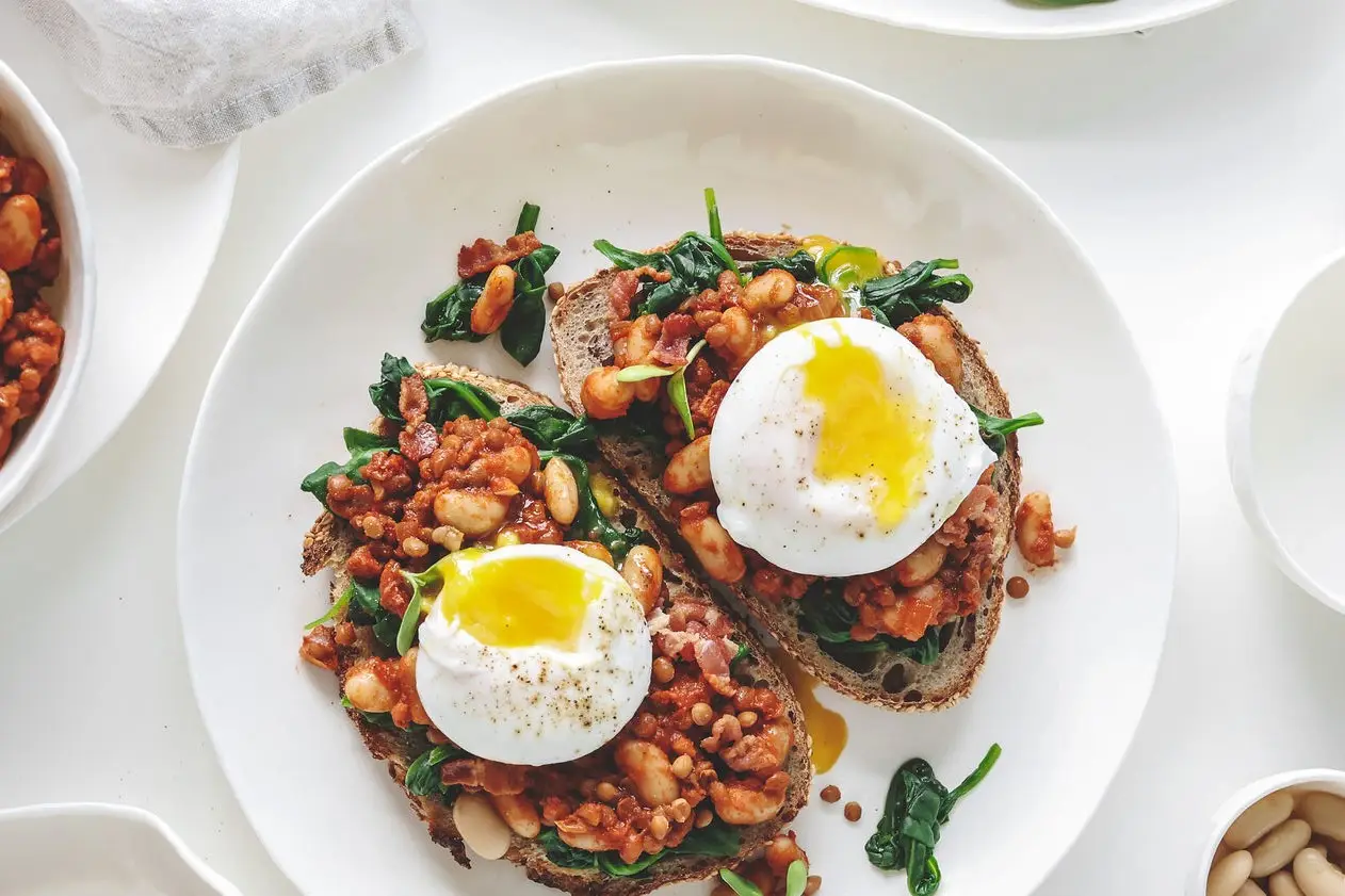 Baked beans on toast with spinach and poached eggs