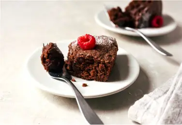 Chocolate cake with raspberries