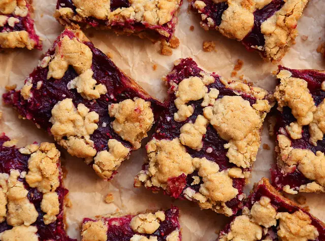 Cranberry oat streusel bars